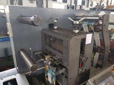Máquina troqueladora de etiquetas semi giratoria ZM-320