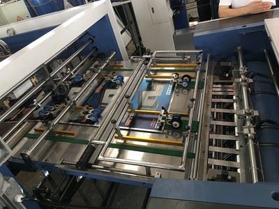 Máquina estampadora(refracción) de cartón automática