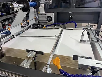 Alimentación y apilamiento automáticos